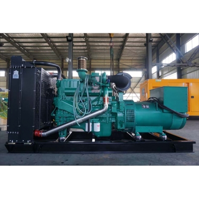 400KW玉柴柴油發電機組-玉柴6缸柴油機YC6MJ600-D30柴油發電機組缸徑/行程：131/145mm,柴油發電機組水冷發動機功率441KW,柴油發電機組配套馬拉松斯坦福發電機。廠價直銷歡迎選購：13773399855。